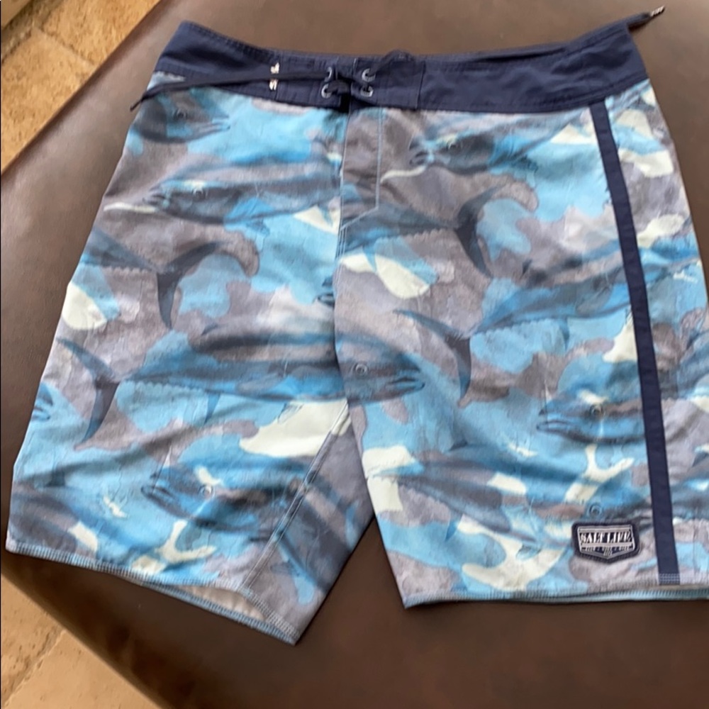 Salt life board shorts size 34